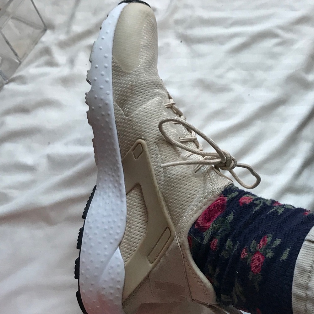 Nike huaraches size 9 woman’s